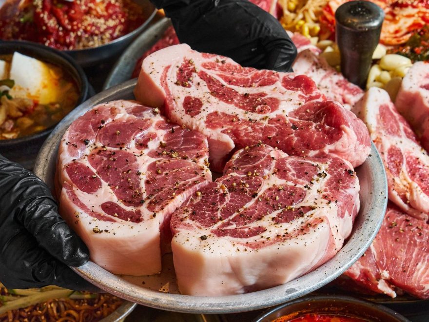 두툼한 생고기 메뉴 사진